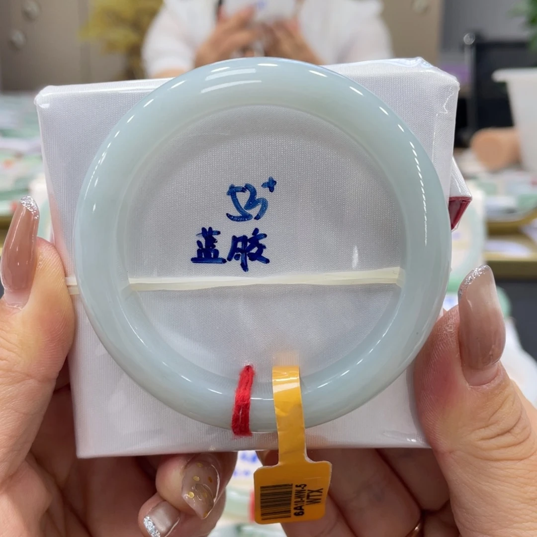 未镶嵌手镯翡翠?*翡翠