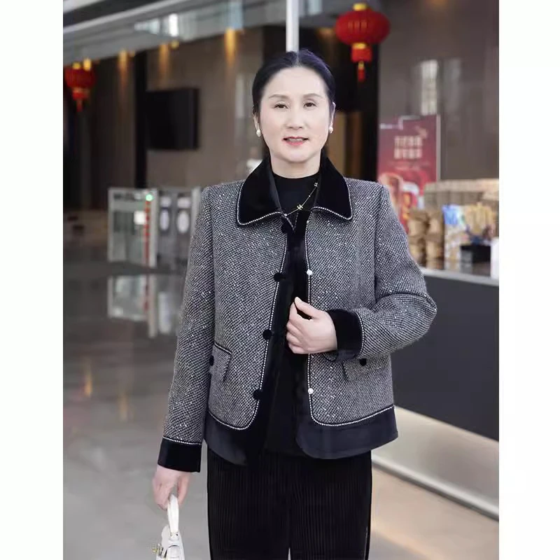 洋气妈妈装2025新款中老年女春季时髦外套小香风高端大气春装上衣