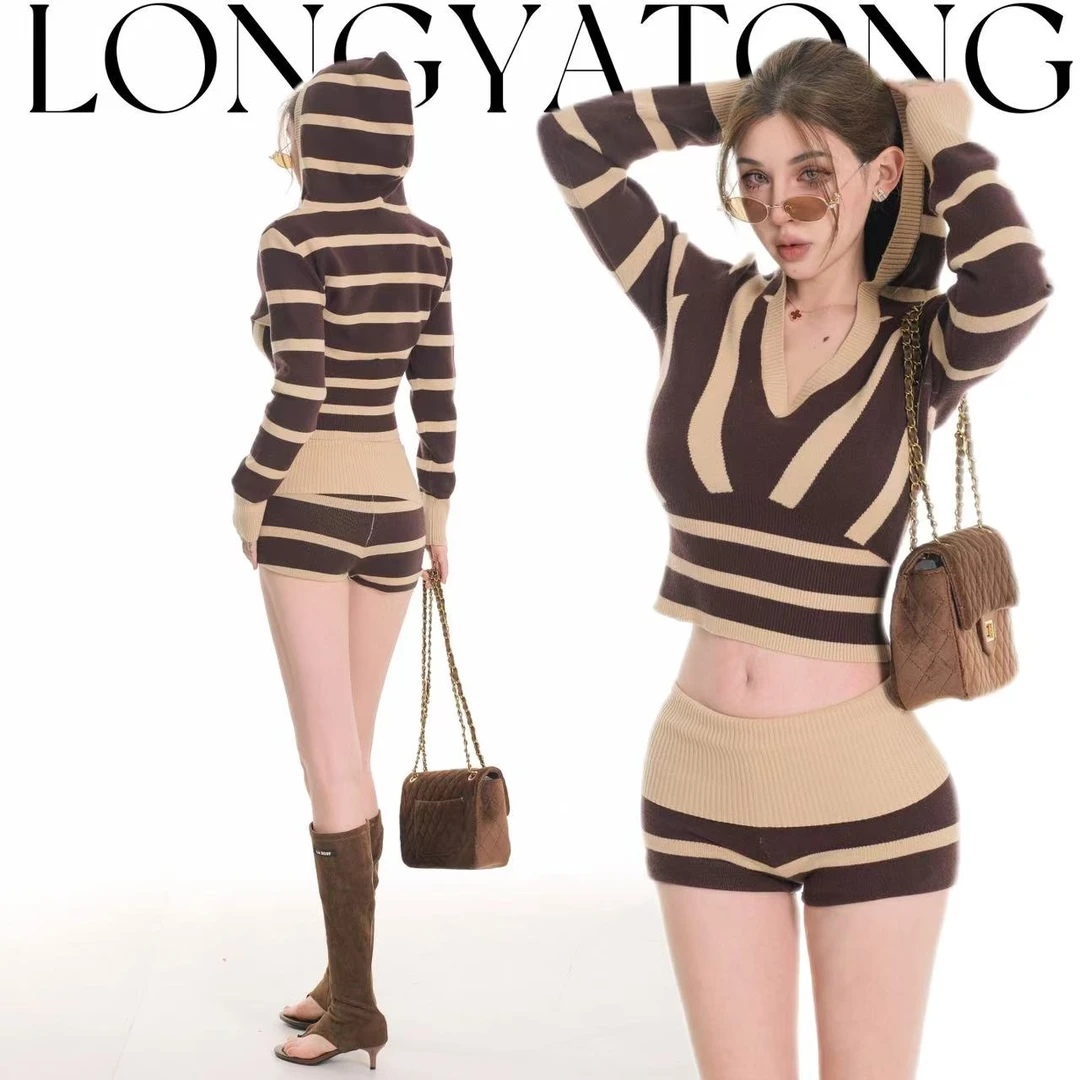 龙牙童推荐【撞色条纹】秋冬美式运动显瘦条纹两件套上衣针织连帽