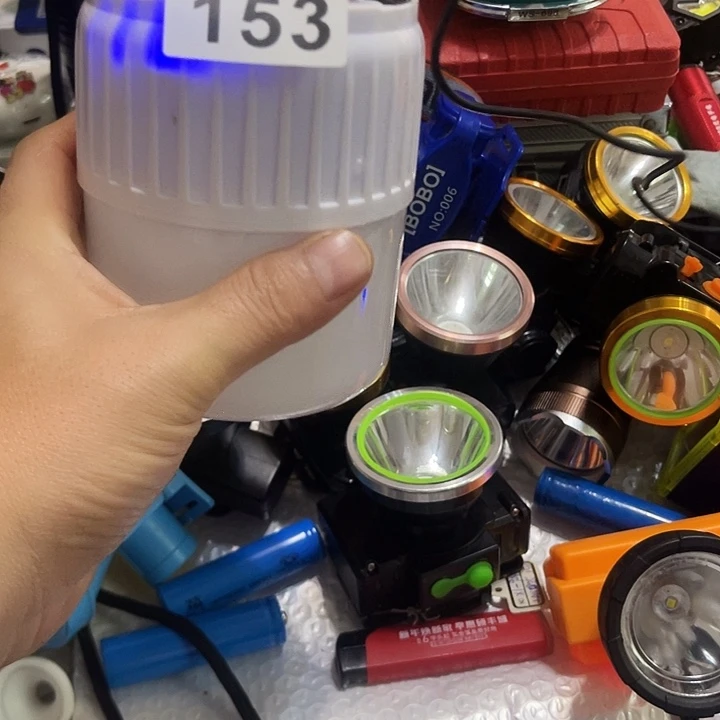 白色太阳能家用应急灯153
