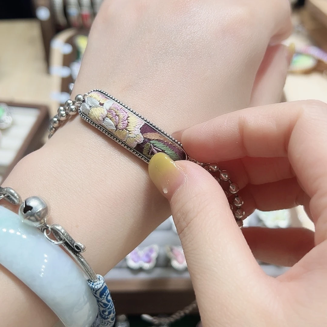织绣手工富苗银手链