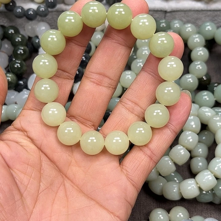 与***开和田玉未镶嵌手链