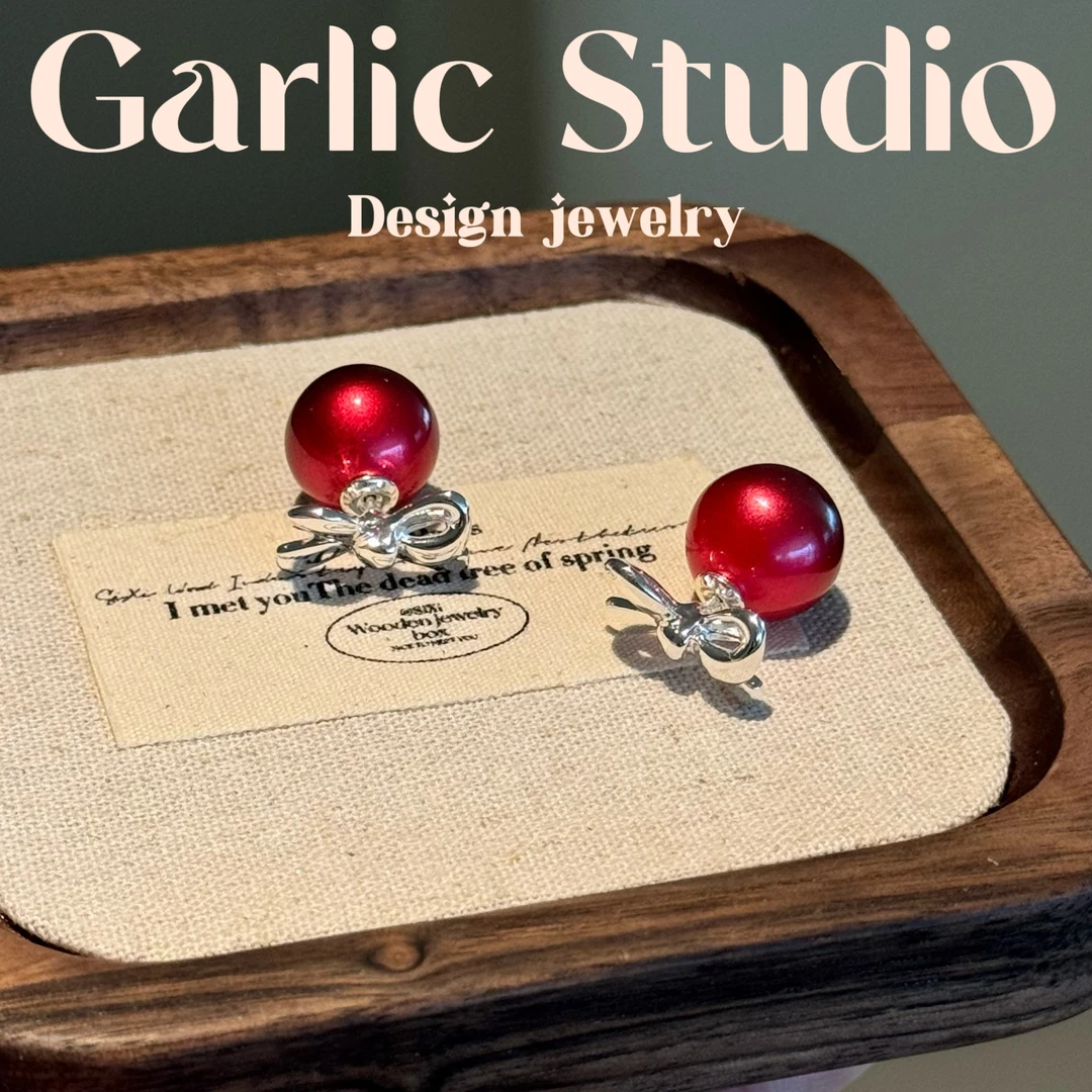 925银耳饰 <Garlic Studio> 红朗姆酒-节日氛围感偏光蝴蝶结耳钉