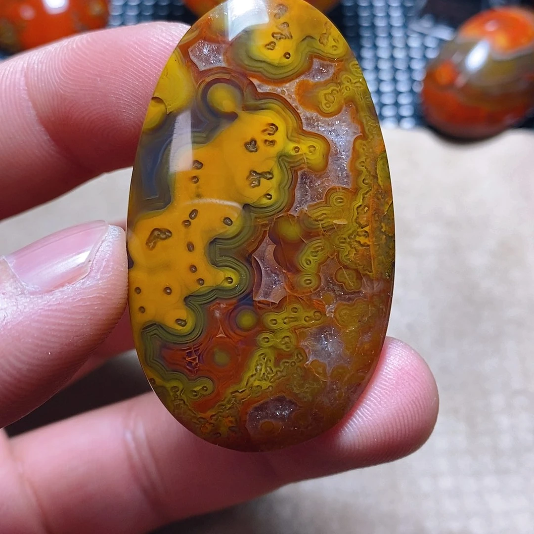 玛瑙/玉髓颈饰未镶嵌月**泉