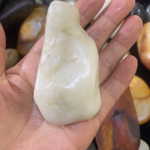 玉***铭未镶嵌和田玉（糖玉）车挂