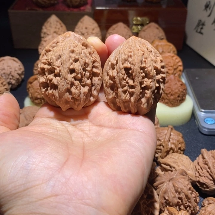 文玩核桃吊坠大沽石40+57克
