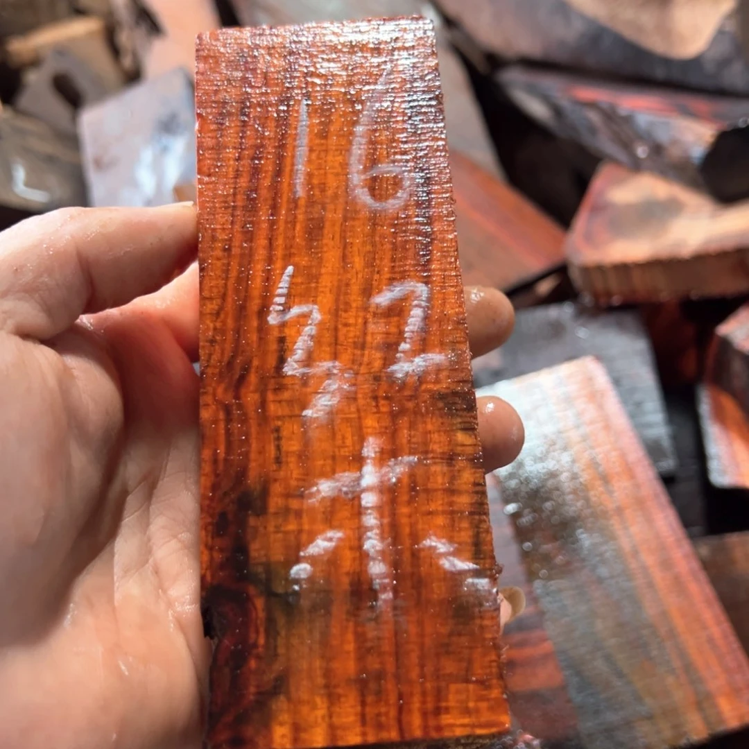 交趾黄檀（大红酸枝）红**刻