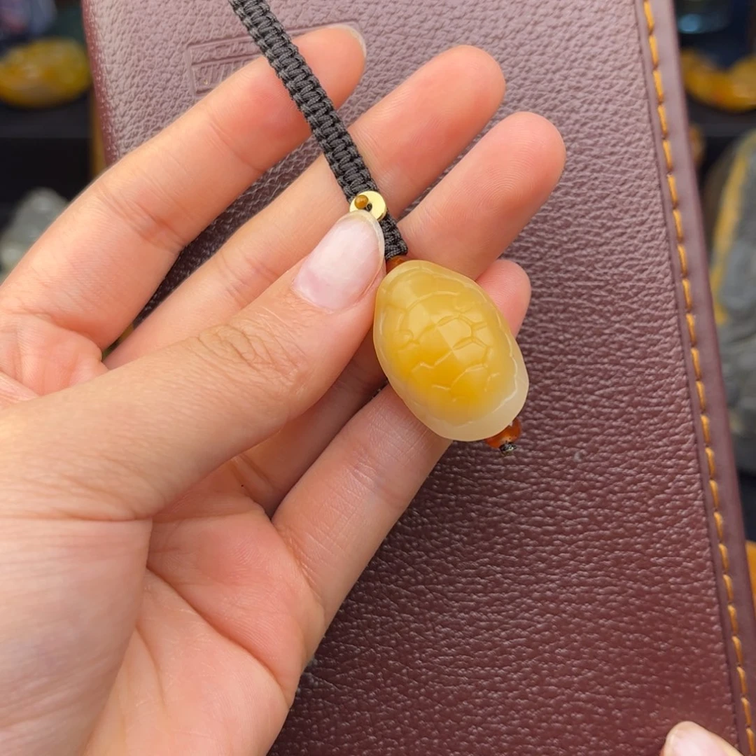 石英质玉黄蜡石吊坠未镶嵌石*语