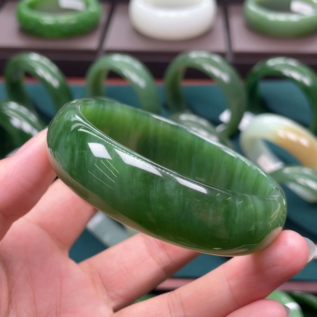 和田玉（碧玉）未镶嵌手镯