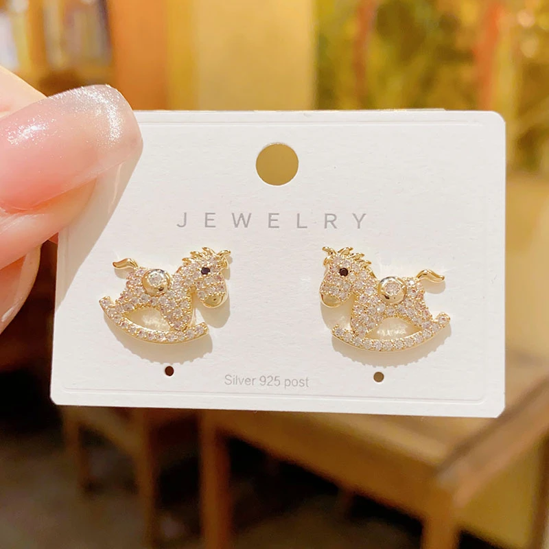 铜合金耳饰 精致时尚甜美锆石小马耳钉女韩版气质网红百搭耳