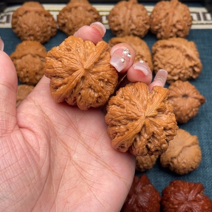 文玩核桃把件44米字顶粗筋。