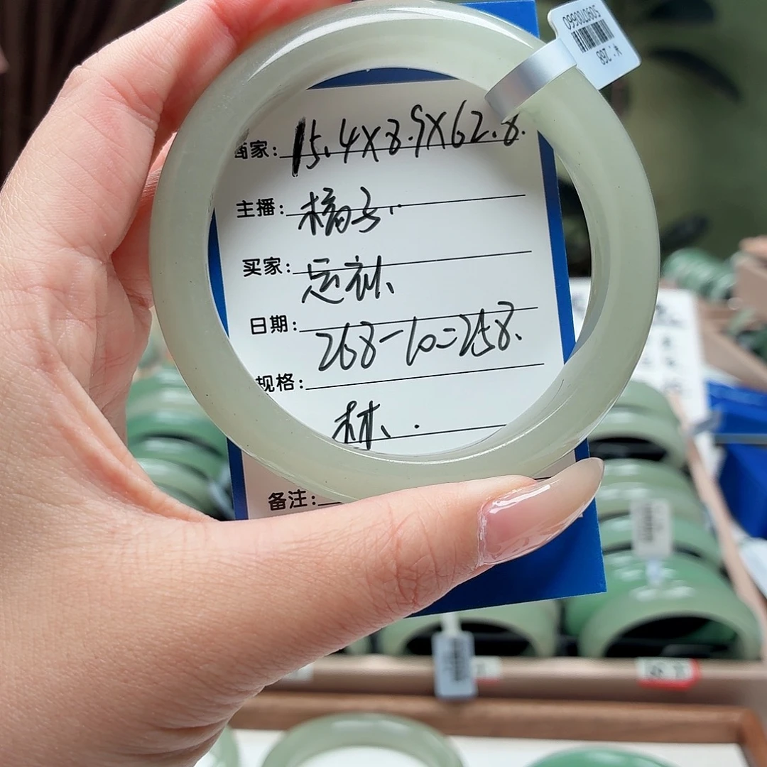 橘***.未镶嵌手镯石英质玉
