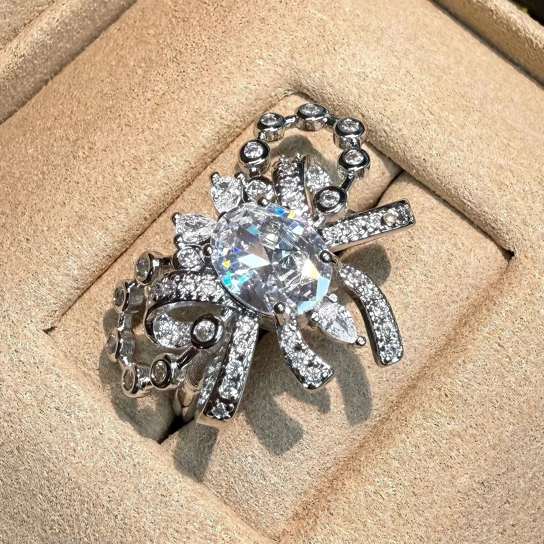 培育蓝宝石/White Sapphire/VVD/白蓝宝戒指