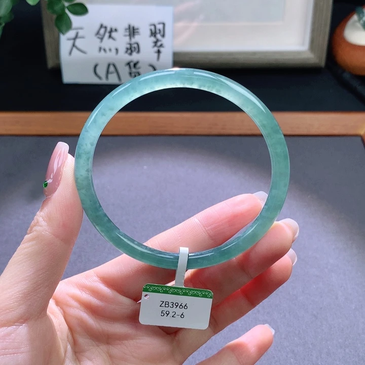 翡翠手镯未镶嵌天然翡翠手镯