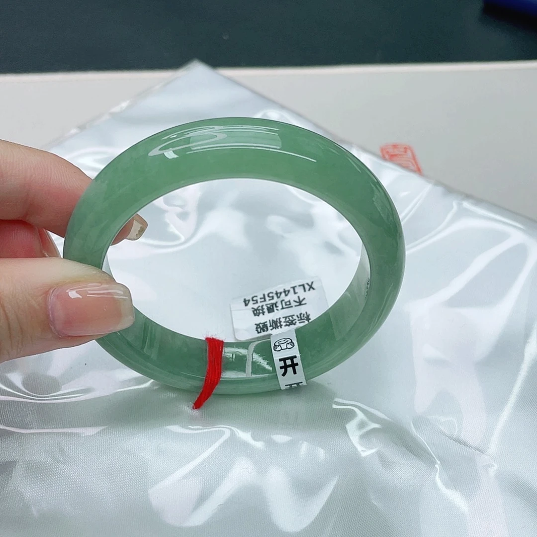 翡翠手镯未镶嵌正56