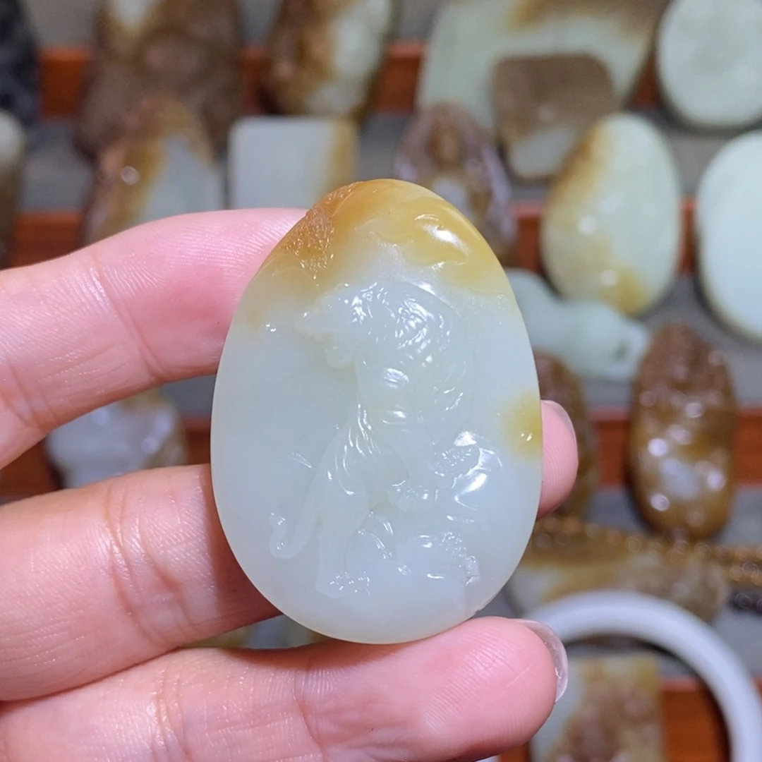 吊坠(不含链)未镶嵌和田玉（糖玉）上山虎