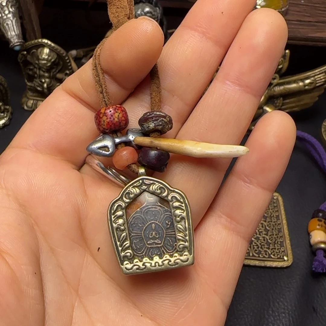 彬***礼泥塑。藏传牌子？藏传牌子