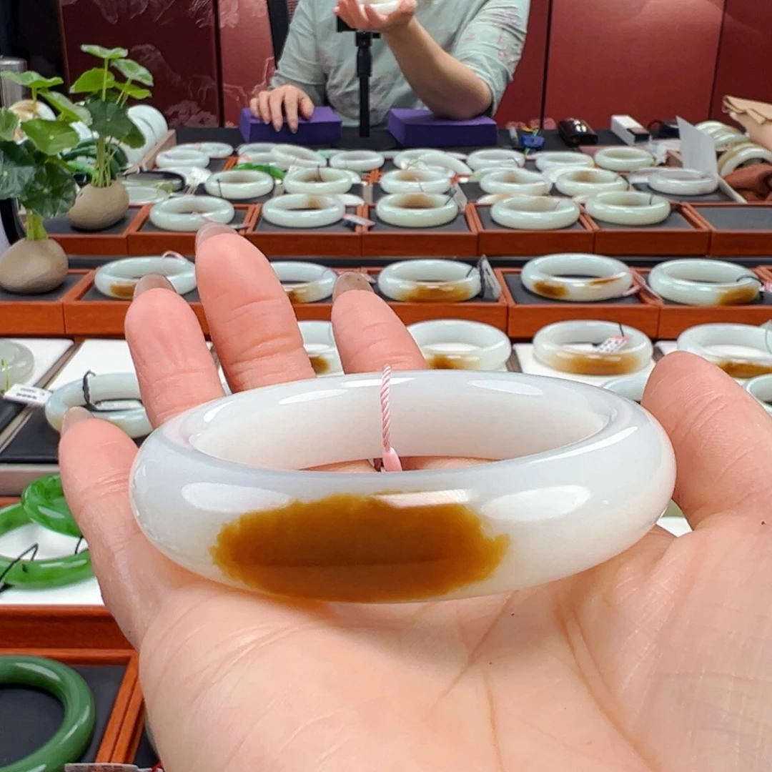 和田玉手镯未镶嵌请***?