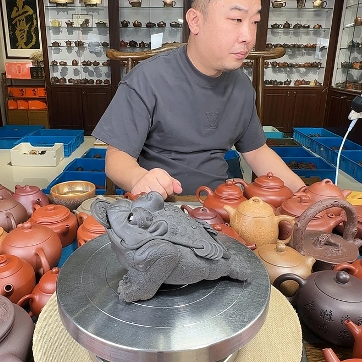 茶壶紫砂金蟾王黑