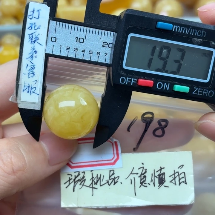 未镶嵌蜜蜡裸石大瑕