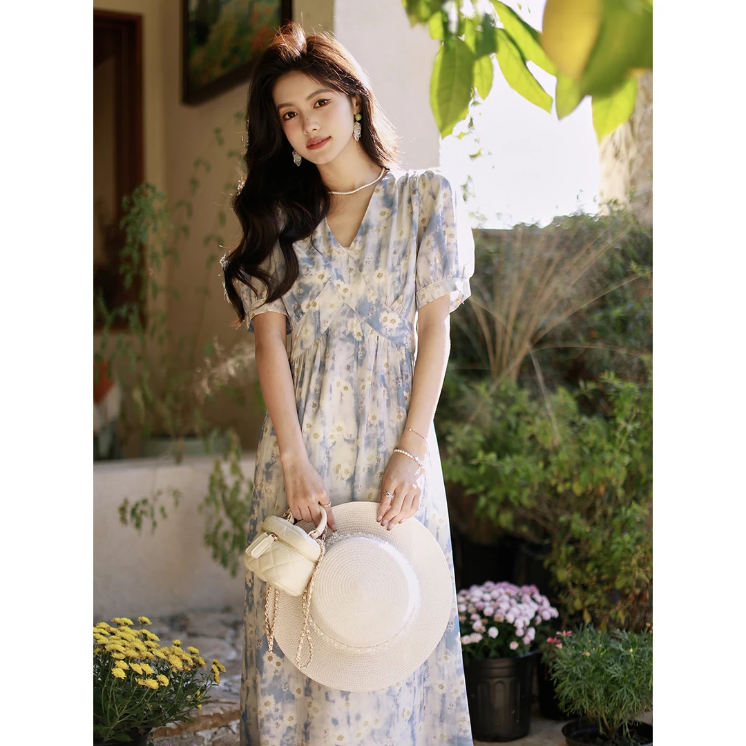 法式碎花V领雪纺连衣裙女春季新款遮肉显瘦气质甜美设计感长裙