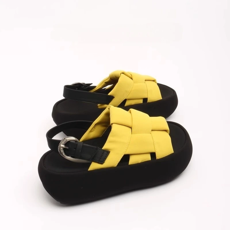 卓诗尼芙妮爆款小众设计感厚底凉鞋女2025夏季百搭露趾沙滩面包鞋