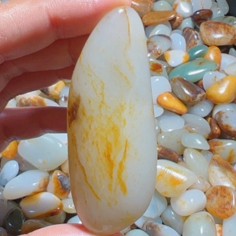 和田玉未镶嵌颈饰39克