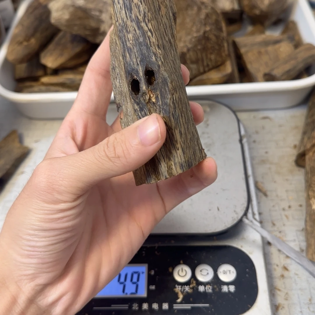 沉香碎屑沉香47克绿奇楠