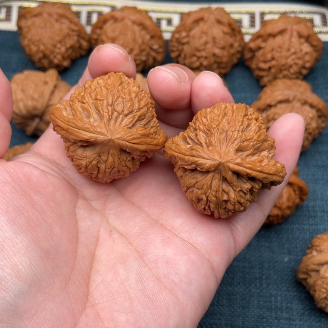 把件文玩核桃红皮全品南疆石42