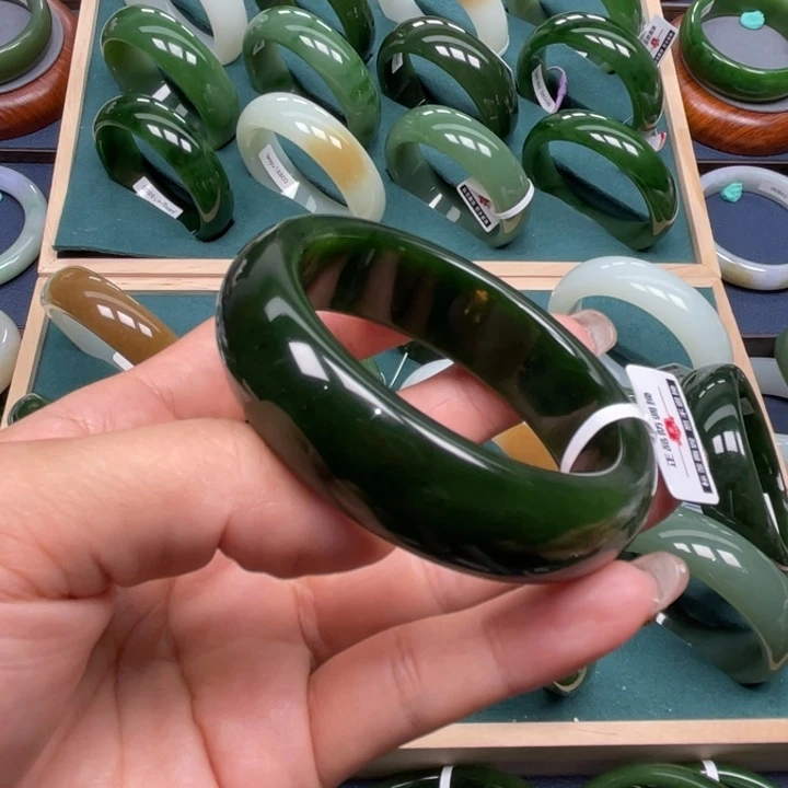 和田玉（碧玉）手镯未镶嵌