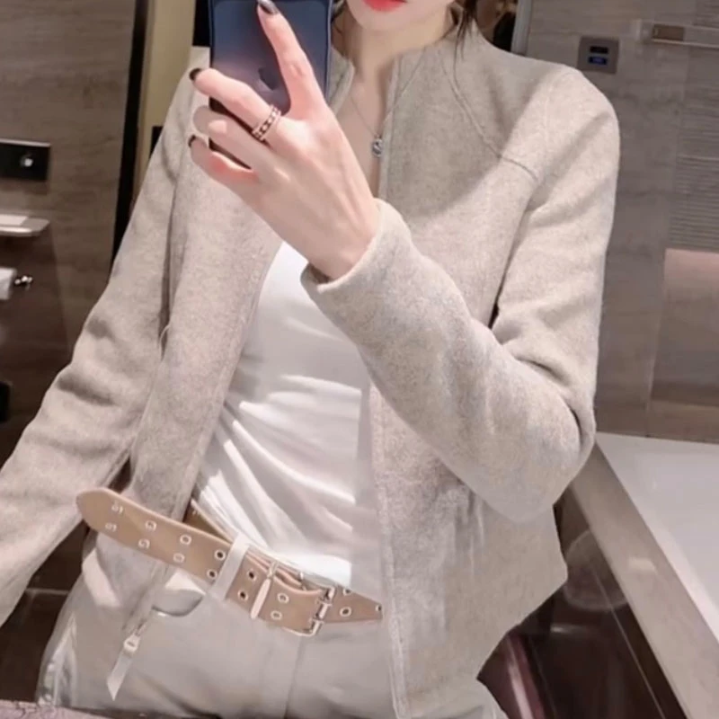 萱贝纯修身百搭显瘦上衣开衫2026早春新款简约时尚后标立领短外套