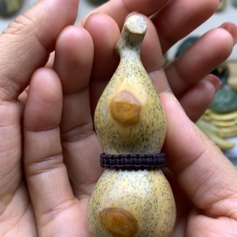 【闪购商品】未镶嵌岫岩河磨玉（透闪石质玉）把件