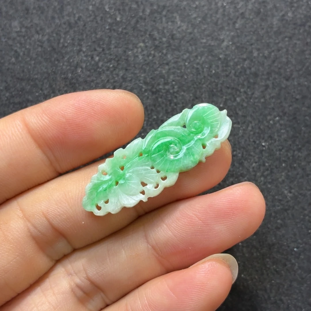 翡翠未镶嵌颈饰周*盛