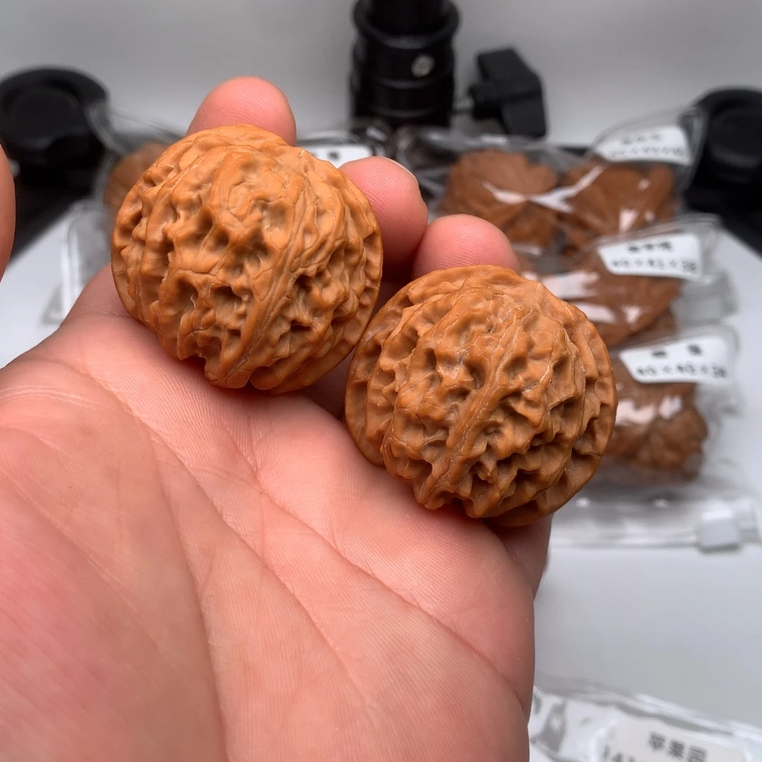 文玩核桃吊坠苹果园