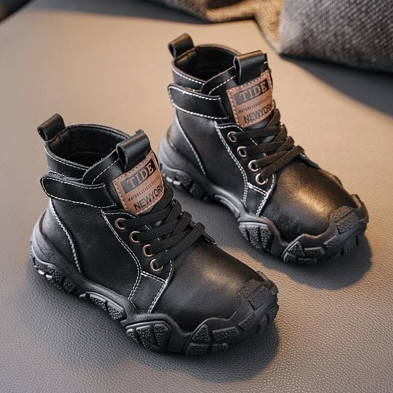 巴拉童年优选男童马丁靴2025秋冬新款真皮儿童短靴加绒二棉宝宝雪