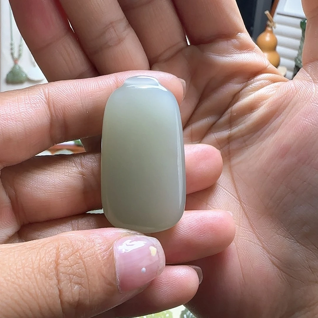 小***子和田玉未镶嵌颈饰