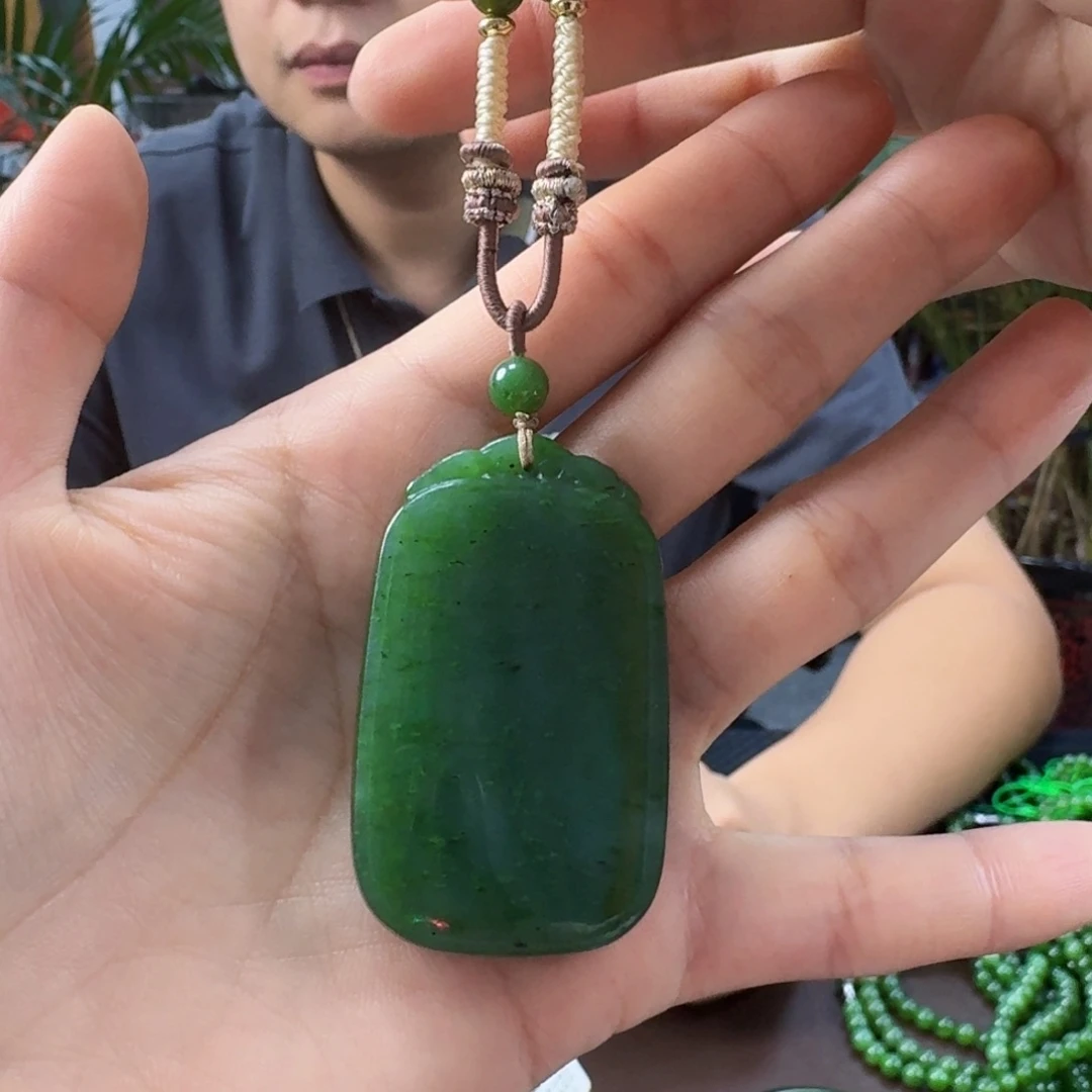 颈饰未镶嵌和田玉（碧玉）
