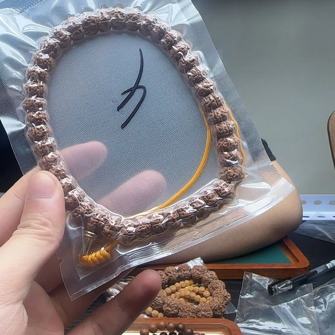 藏切手持金刚手串