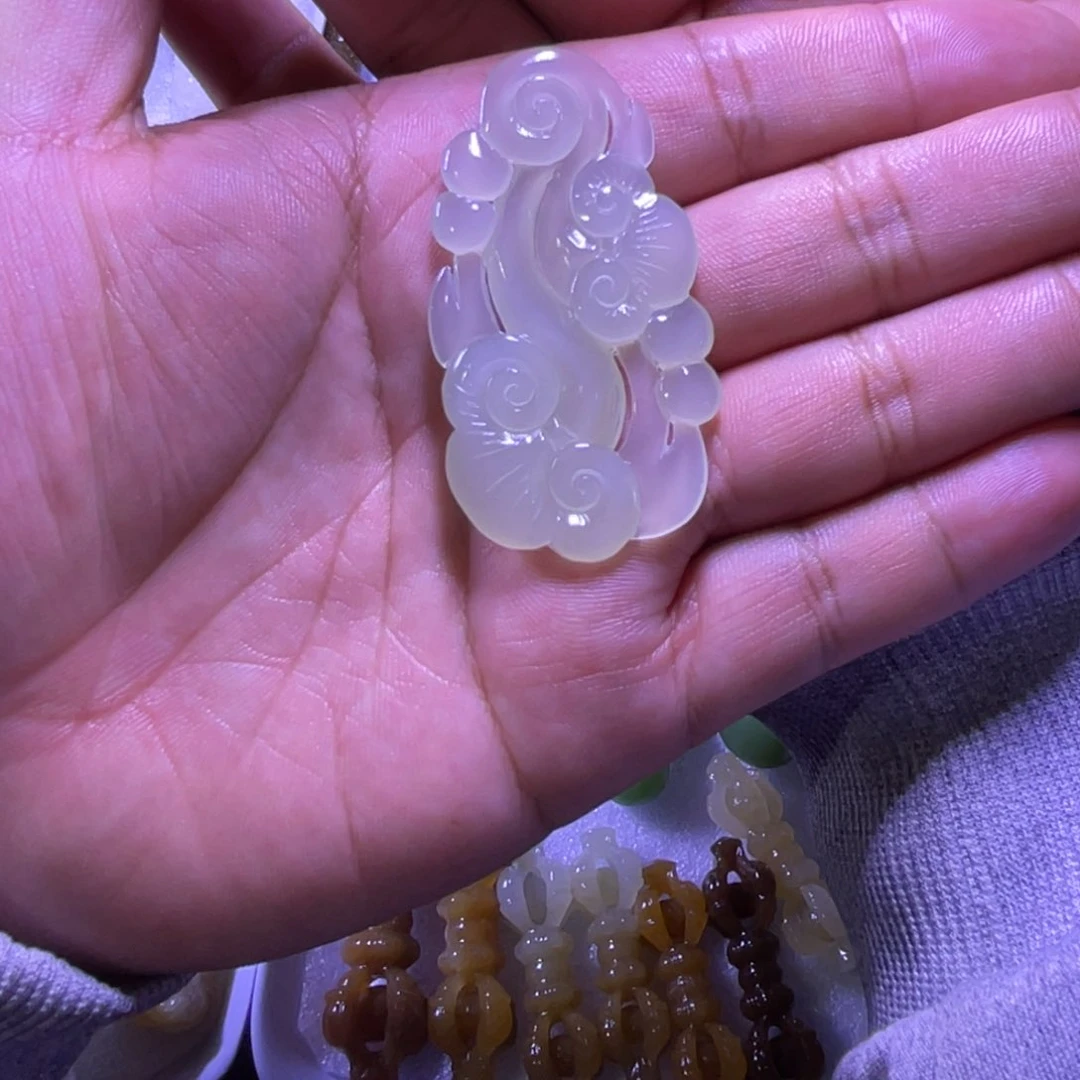 未镶嵌和田玉（糖玉）挂件