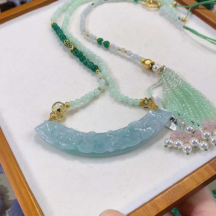 翡翠未镶嵌颈饰翡翠吊坠