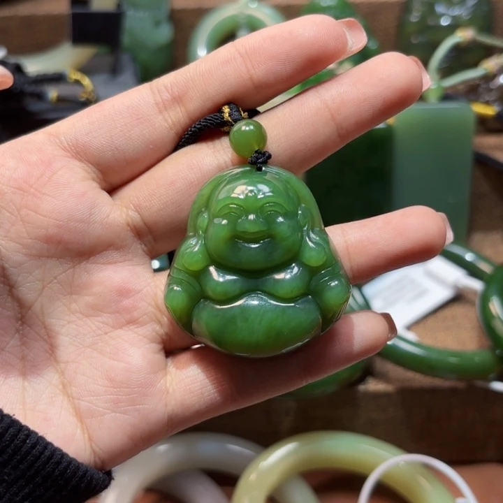 颈饰18K金镶嵌和田玉（碧玉）