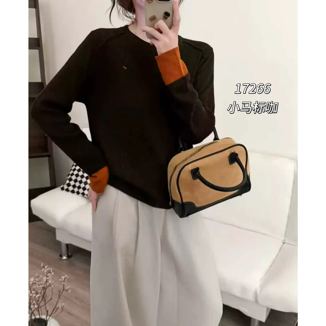 17266 CHUXUN（部无水洗唛介意慎拍)圆领小马标手袖撞色针织衫