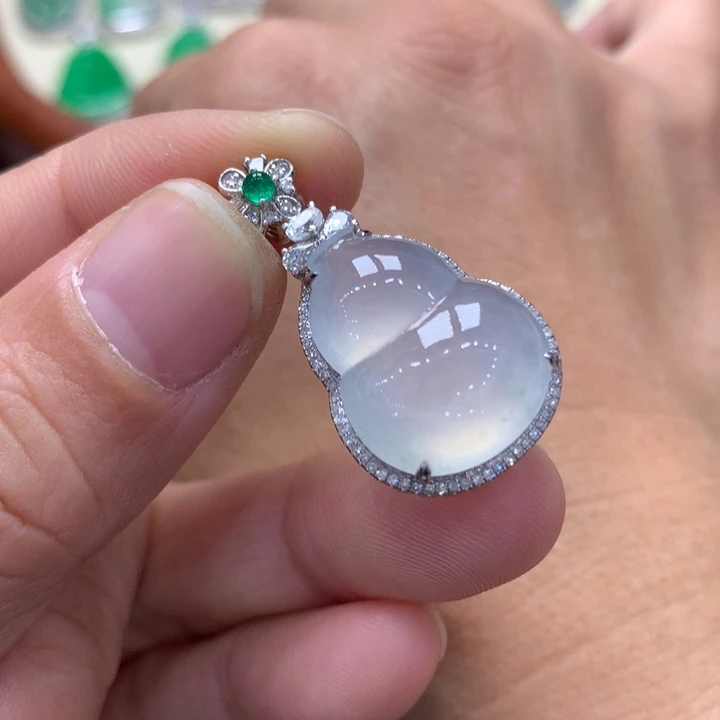 翡翠吊坠(不含链)18K金镶嵌