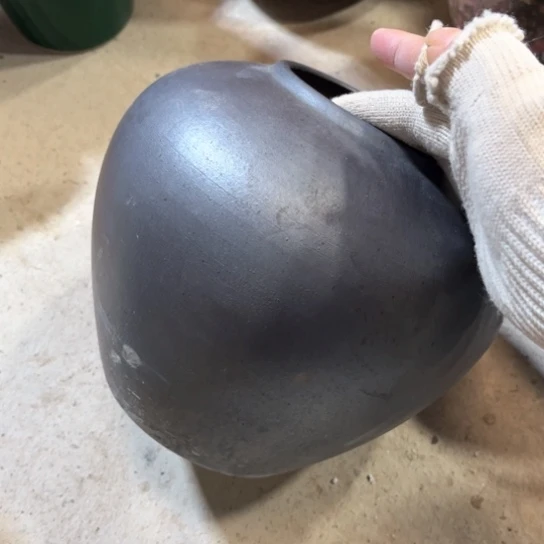 罐默认微瑕，有孔编号21-290