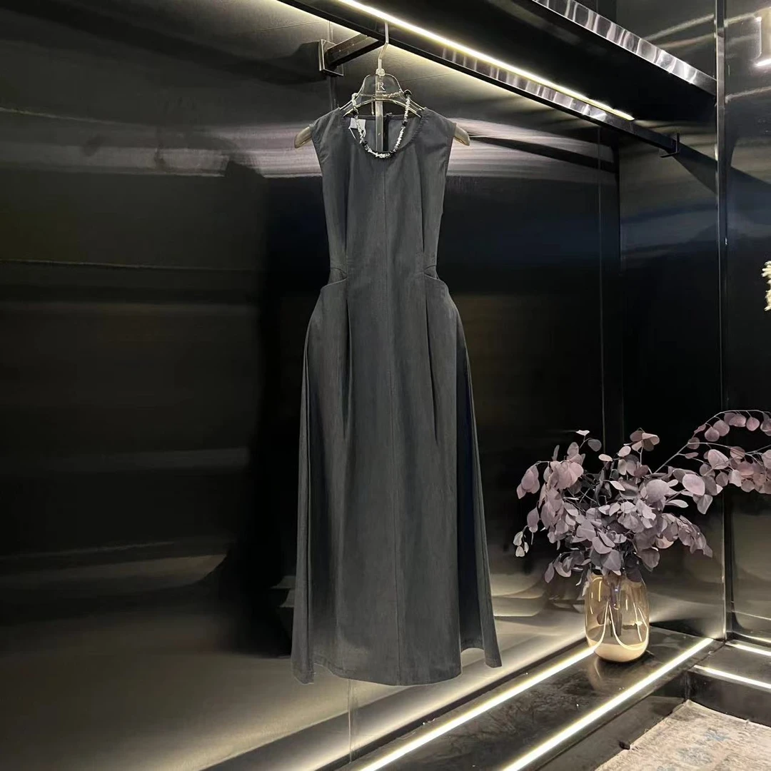 roiltrou2025新款纯色简约设计通勤气质无袖连衣裙ZA1525112851