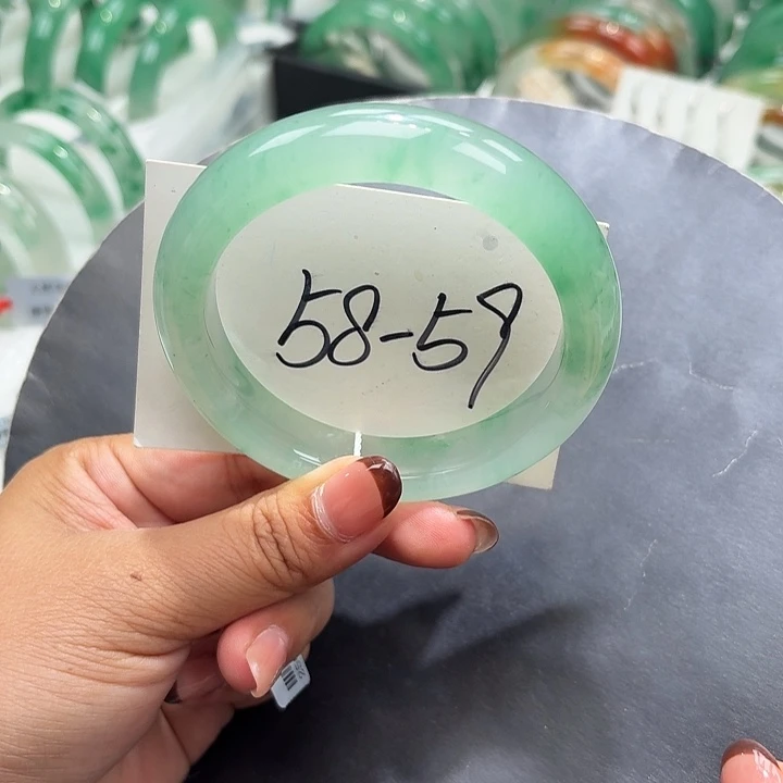 石英质玉（非洲翠）未镶嵌手镯