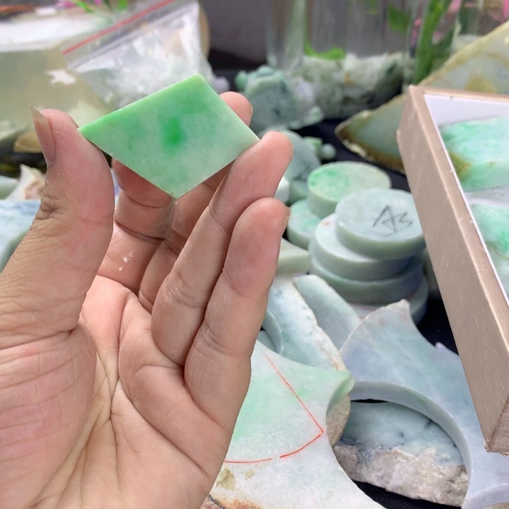 谜***语翡翠未镶嵌颈饰翡翠