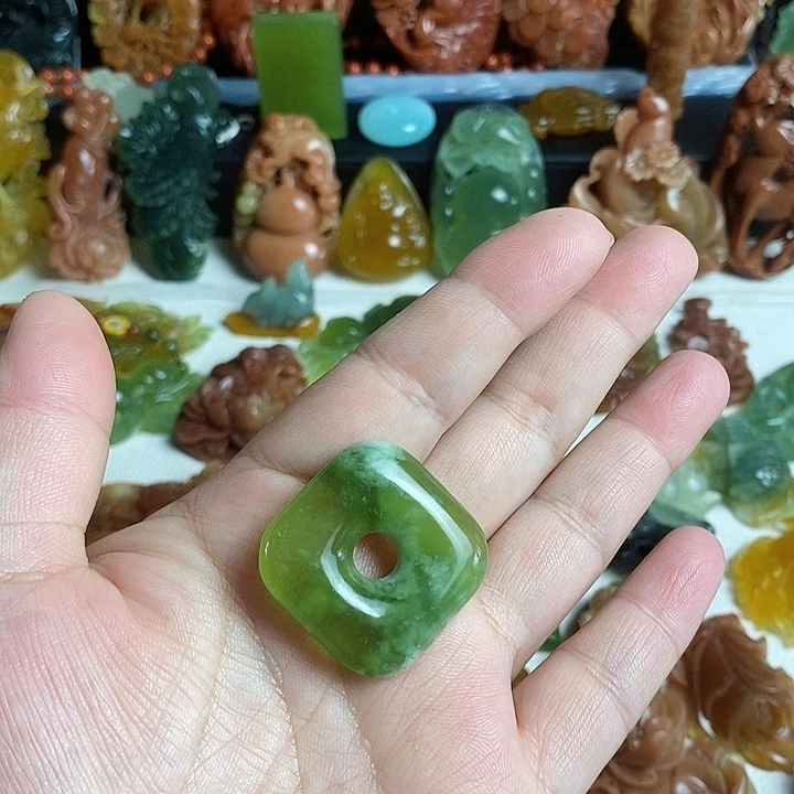 未镶嵌蛇纹石玉颈饰