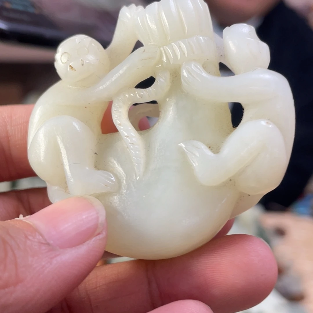 狼***说和田玉未镶嵌颈饰