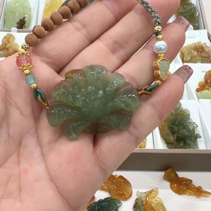 蛇纹石玉未镶嵌颈饰